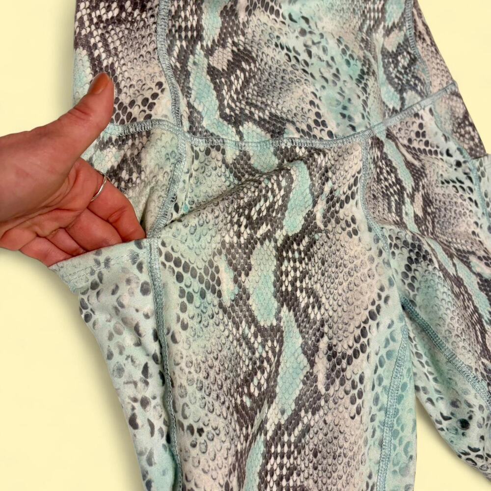 Evolution and creation snake print capri leggings - Picture 2 of 3